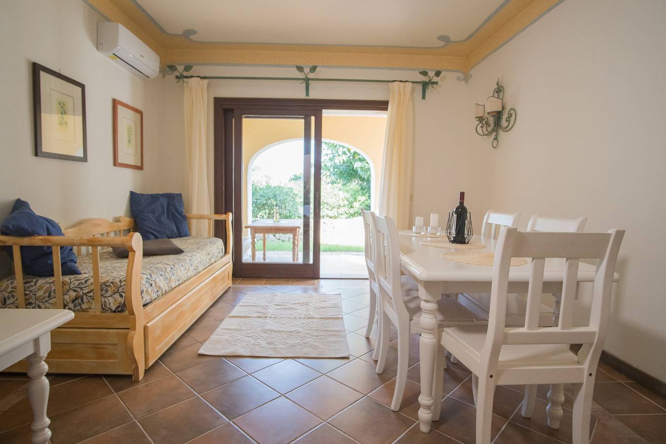 Ganze Wohnung, Wunderschönes Il Giardino degli Oleandri mit 1 Schlafzimmer für 4 Personen und ein zusätzliches Kind in Liscia di Vacca, Arzachena