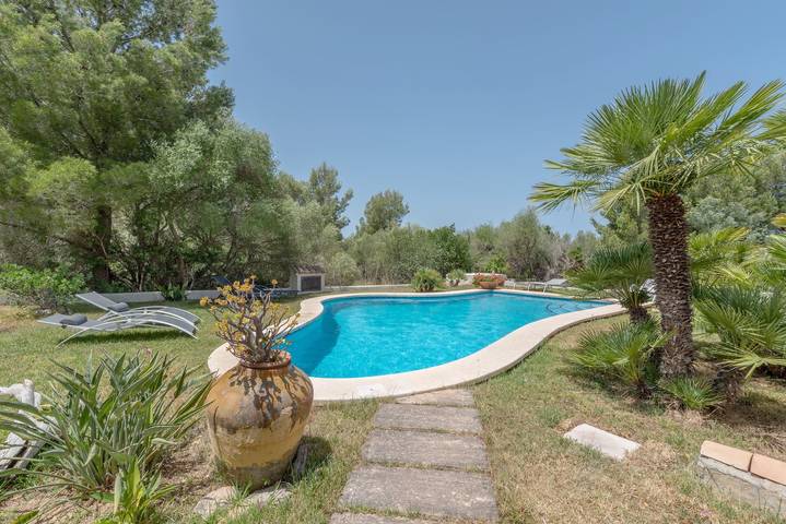 Beautiful Country House with Pool, Garden, Terrace, Balcony & Wi-Fi; Parking Available in Betlem, Artà