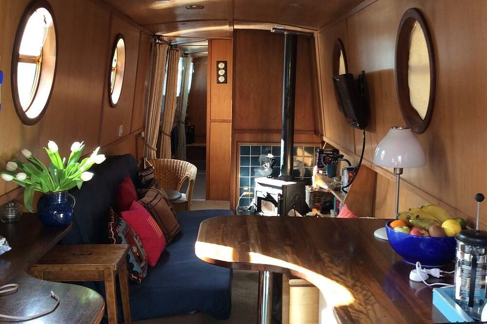 Cosy Narrowboat in Central London in The Pool of Little Venice. in London, South East England
