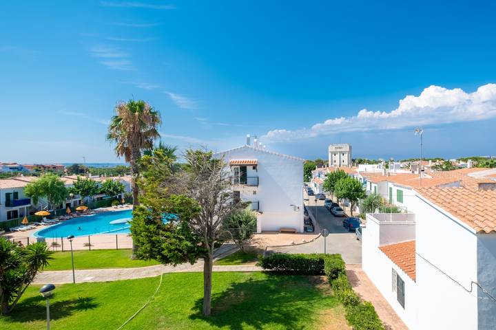Entire apartment, Well-kept holiday resort with pool in Cala Blanes, Ciutadella