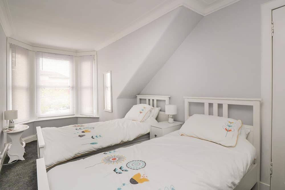 Willowbank, family friendly, character holiday cottage in Ayr in Ayr, Firth Of Clyde