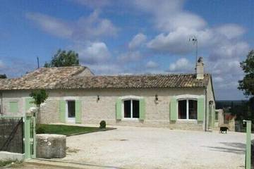 Gîte pour 12 personnes, avec jacuzzi et jardin à Saint-Méard-de-Gurçon