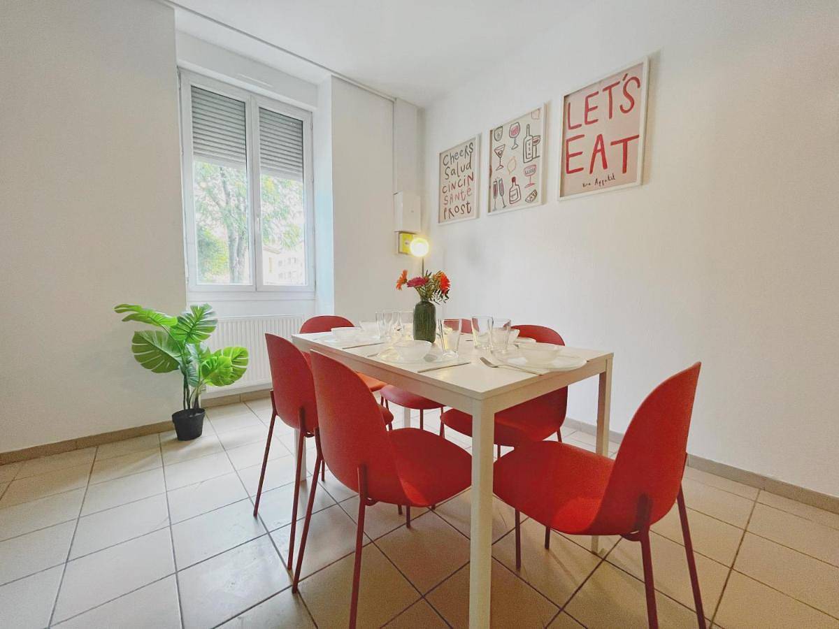 Appartement entier, Terrazzo - Appartement 6 personnes - Check in h24 & Wifi in Oullins, Lyon et ses environs