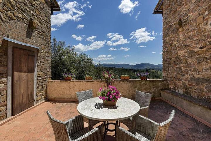 Location de vacances pour 2 personnes, avec piscine ainsi que jardin et vue, animaux acceptés à Impruneta - 3