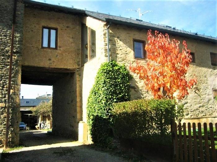 House 3 Bed S. Xviii Farmhouse, Fireplace, Garden & Bbq in Palau-de-Cerdagne, Prades region