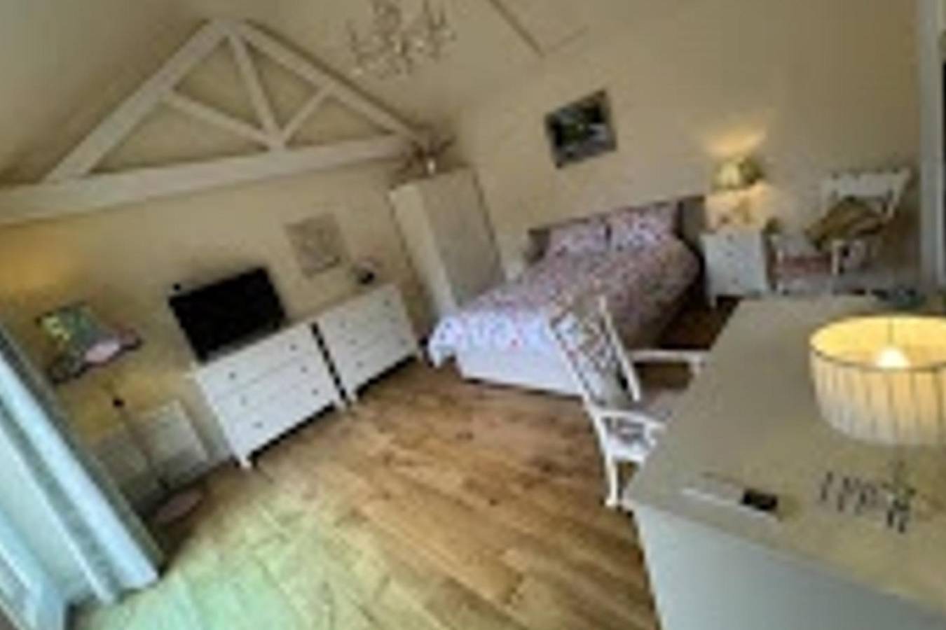 2 Bed Barn Sleeps 4 with Enclosed Garden in Kettering, Northamptonshire