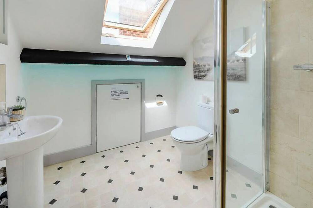 Geheel appartement, 1 Bed 1 Bath Apt, Contractors & Families, Parking in Rushmoor, Hampshire