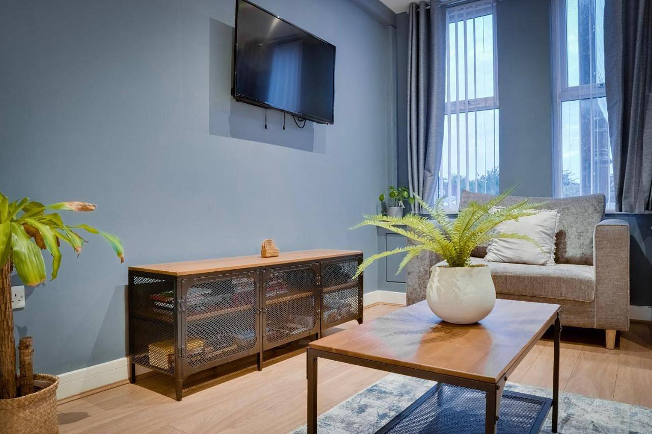 Entire apartment, Birkenhead - 2 bedroom house in Merseyside