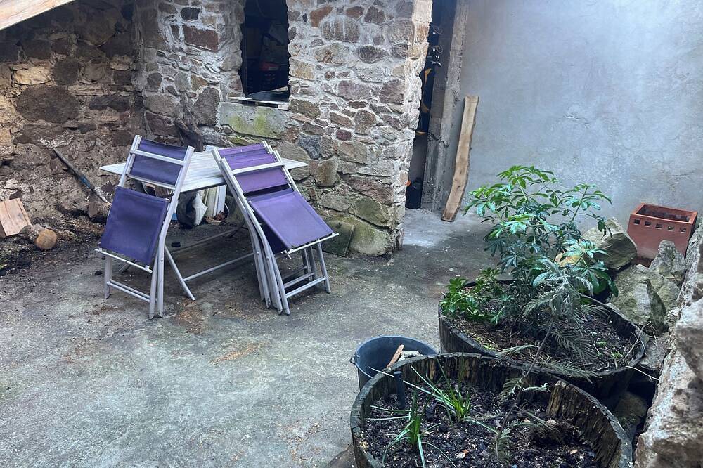 Gorge nesting box in Montolieu, Región de Carcassonne