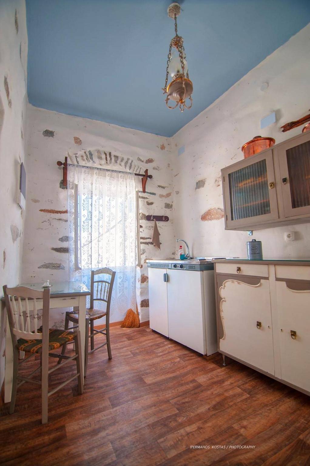 Entire apartment, Apartment 'The Balcony Of Bougainvillea' with Sea View, Wi-Fi and Air Conditioning in Ermoupoli, Syros