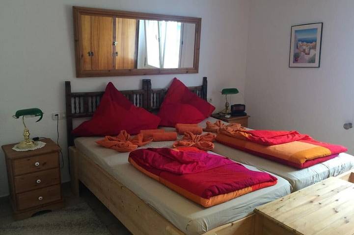 Holiday house in a quiet location, sea view, private pool, near the beach in El Mas Fumats, Roses