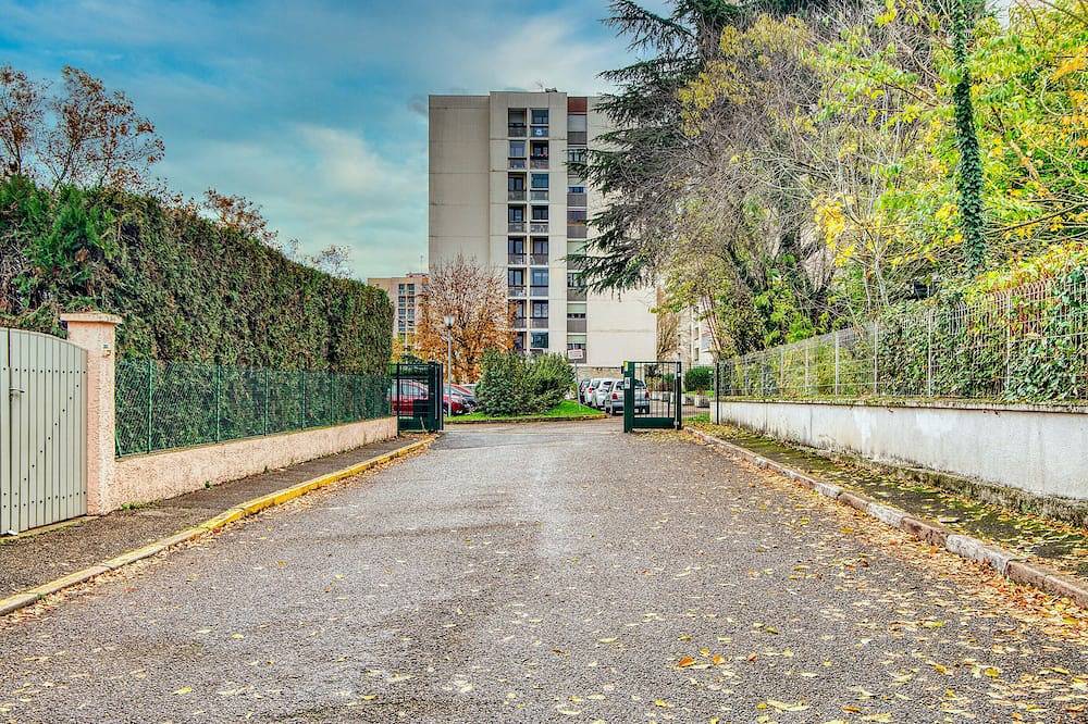 Apartamento entero, L'Horizon - Climatisé - T2 proche Hôpital Lyon Sud et métro in Saint-Genis-Laval, Ródano