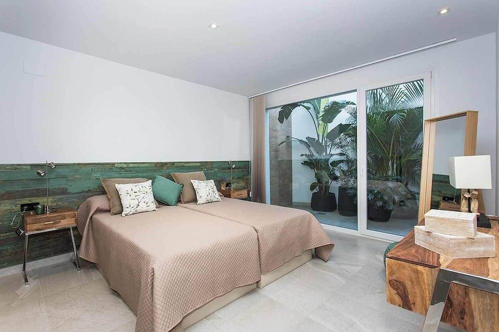 Magnificent villa on the Finca golf course with private pool in Orihuela, Costa Blanca