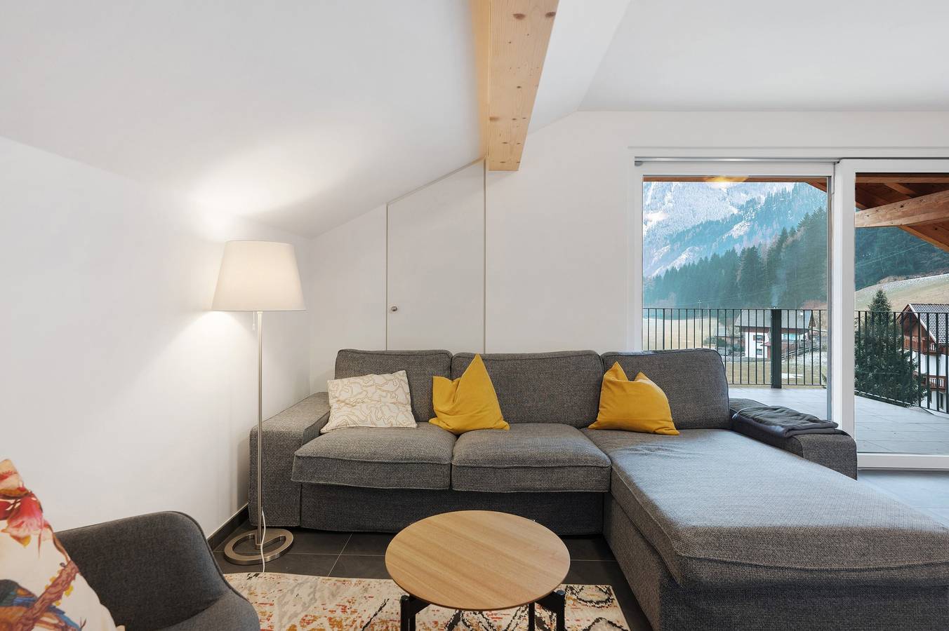 Ganze Wohnung, Apartment 'Talferblick Stern' mit Bergblick, privater Terrasse und Wlan in Sarnthein, Sarntal