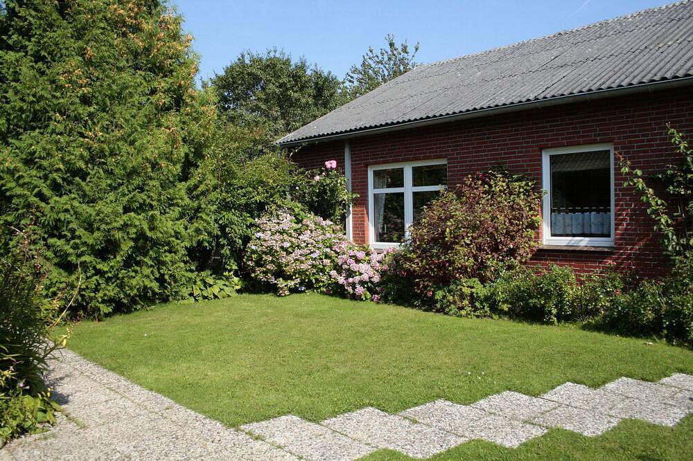 Ganze Wohnung, Schöne Ferienwohnung mit großer Außenterrasse in Deichnähe in Simonsberg, Nordseeküste