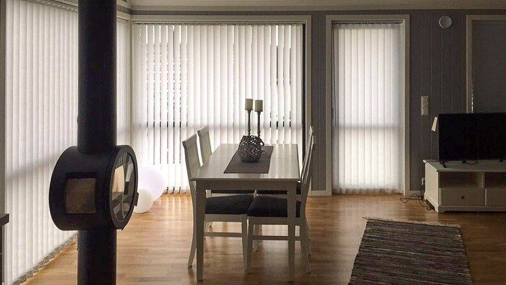 Ferienhaus mit Blick auf das Königsschiff im Hagefjord in Tvedestrand