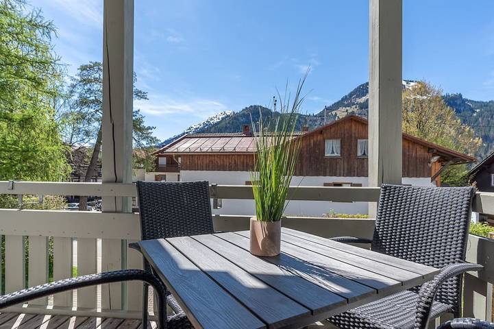 Ferienwohnung für 4 Personen, mit Balkon und Sauna sowie Pool in Bad Hindelang