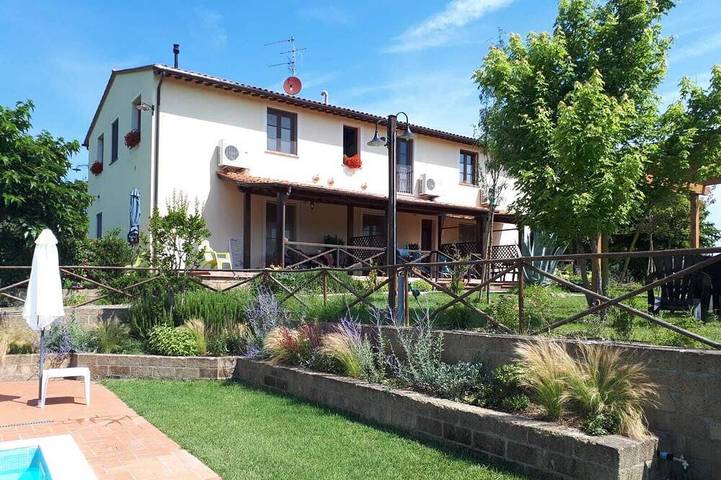 Apartamento de vacaciones para 7 personas, con balcón y piscina además de jacuzzi y jardín - 1