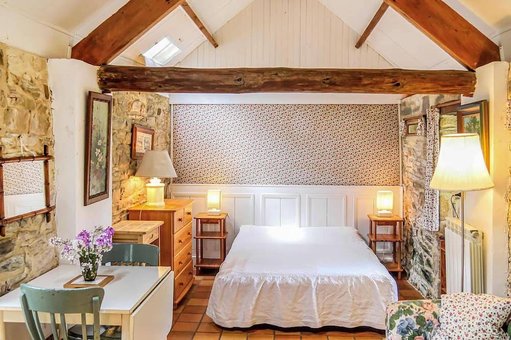 Gorgeous home in Quettehou with Wifi in Quettehou, Cherbourg region