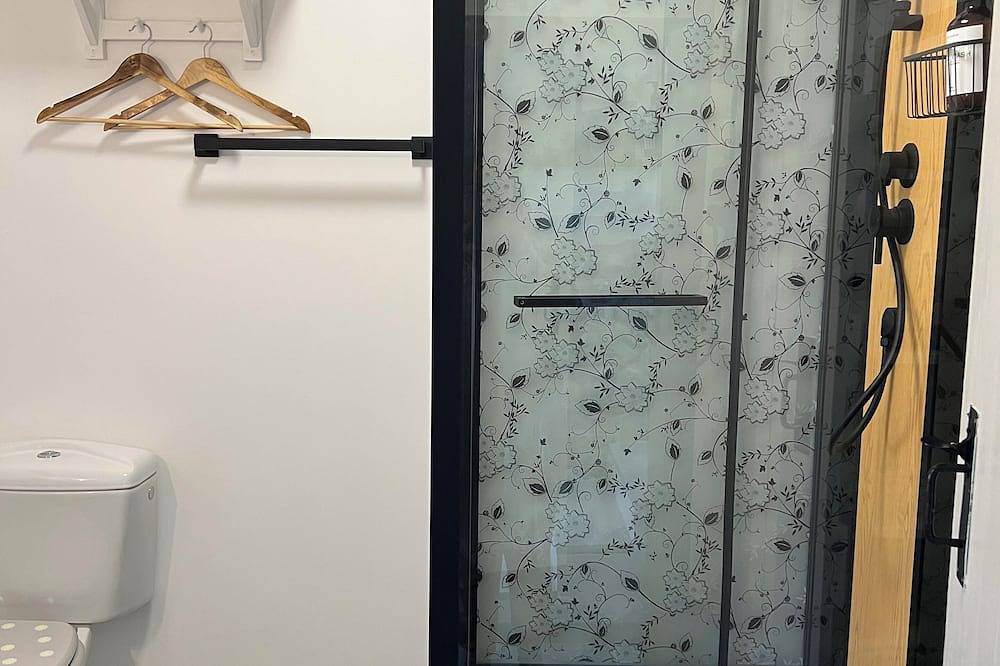 Geheel appartement, La Colline De Tilleul - apartment with swimming pool near Aubeterre, Tranquility in Saint-Romain, Charente