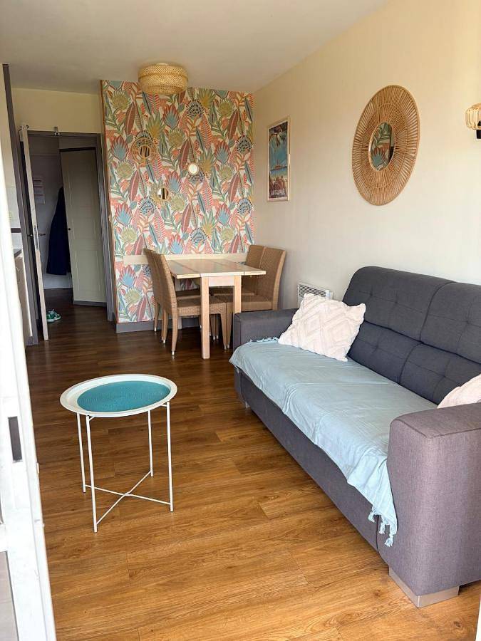 Gîte pour 4 personnes, avec jardin et sauna ainsi que piscine et jacuzzi dans Gare Du Dramont