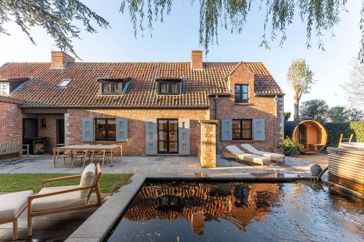 Ferienhaus für 6 Personen, mit Sauna und Pool sowie Garten und Ausblick, mit Haustier