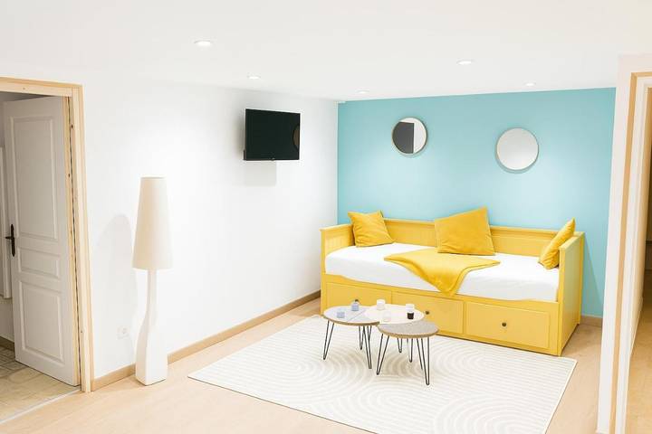 Gîte pour 4 personnes, avec piscine et jardin dans Norges-la-Ville