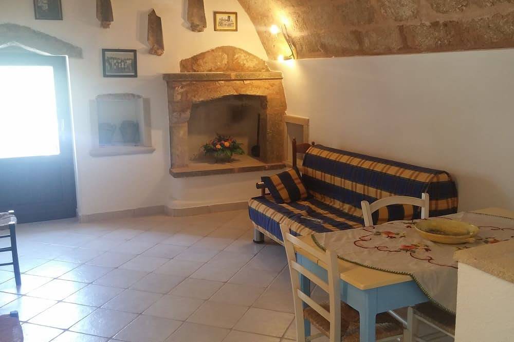 Alte Caseddhu renoviert Stein in der Nähe des Meeres in Taviano, Golf von Tarent