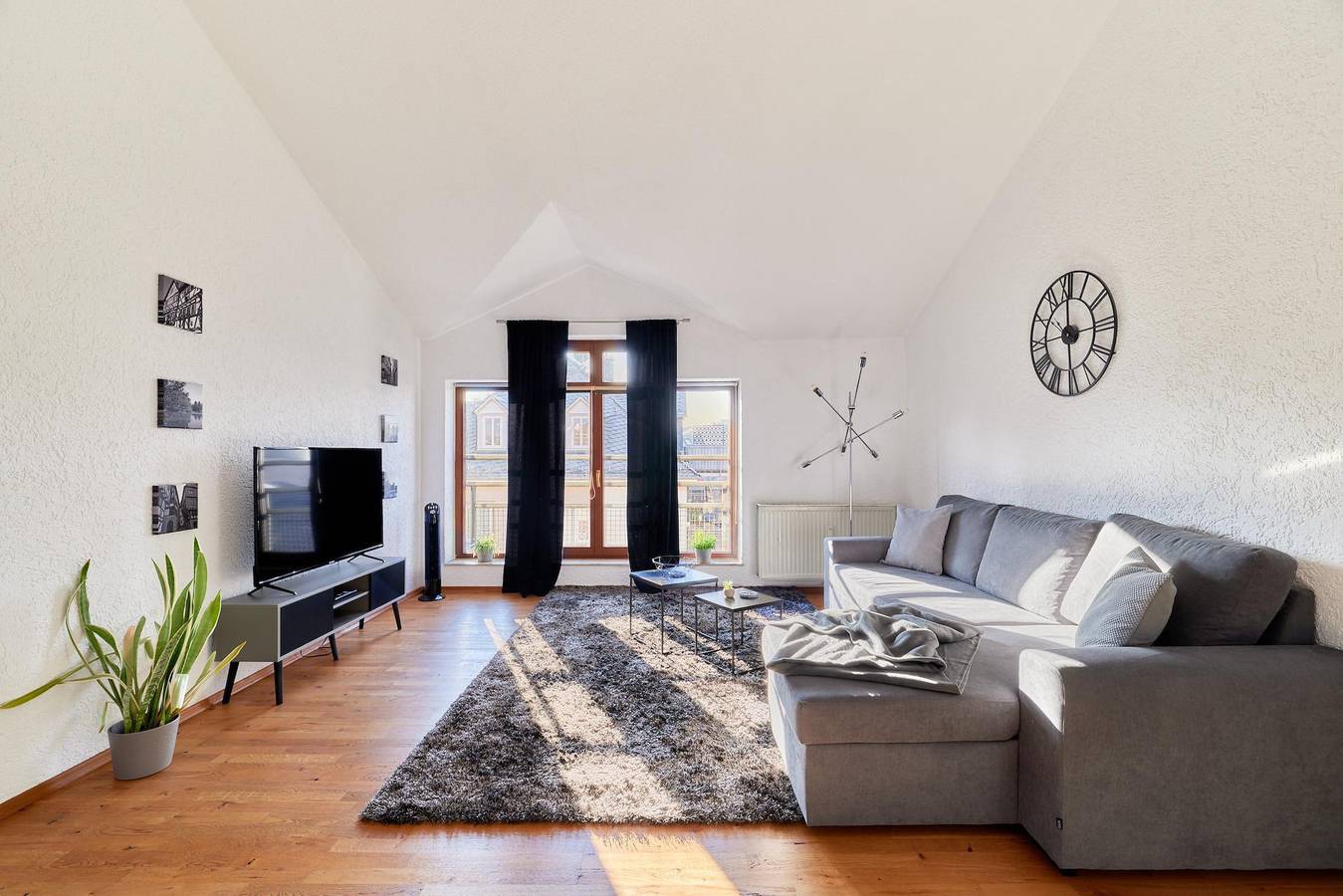 Geheel vakantieappartement, Traumferienwohnung Domblick in Limburg (Duitsland), Lahntal