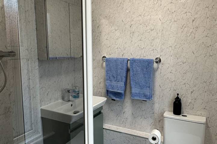 Appartement entier, Suite-Prestige-Sdb privée avec douche-Vue sur Rue-Flat 3 in Eastbourne, Sussex Est