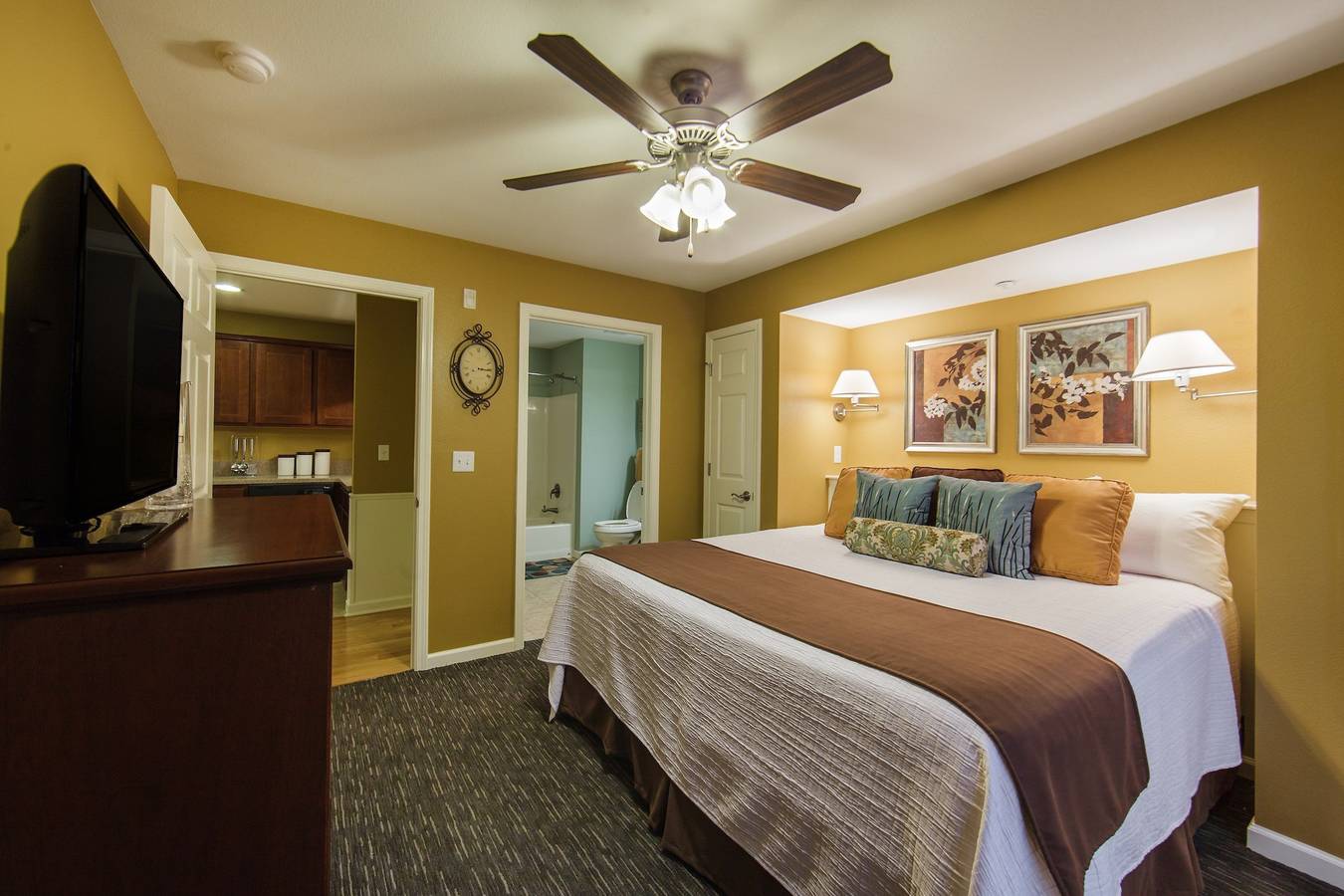 Holiday Inn Club Vacations Holiday Hills Resort in Taney County