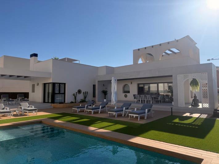 Villa pour 6 personnes, avec piscine ainsi que vue sur le lac et jardin à Rojales - 2