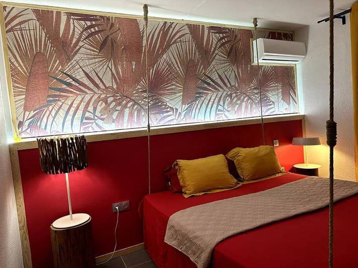 Gîte pour 2 personnes, avec piscine ainsi que terrasse et vue dans Port De Saint Francois - 3