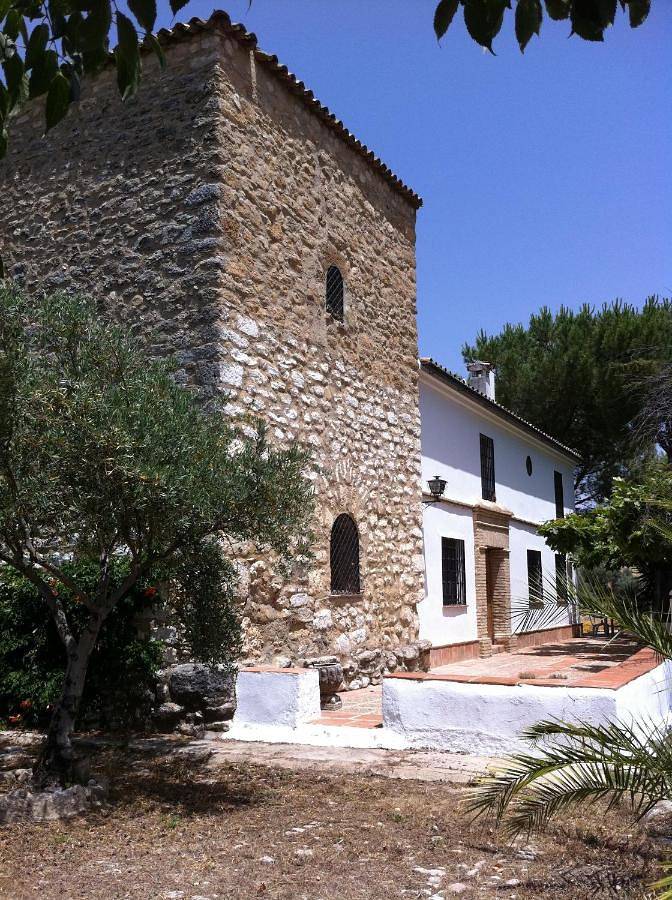 Casa de vacaciones para 12 personas, con jardín además de vistas y piscina, Se admiten mascotas en Serranía de Ronda - 2