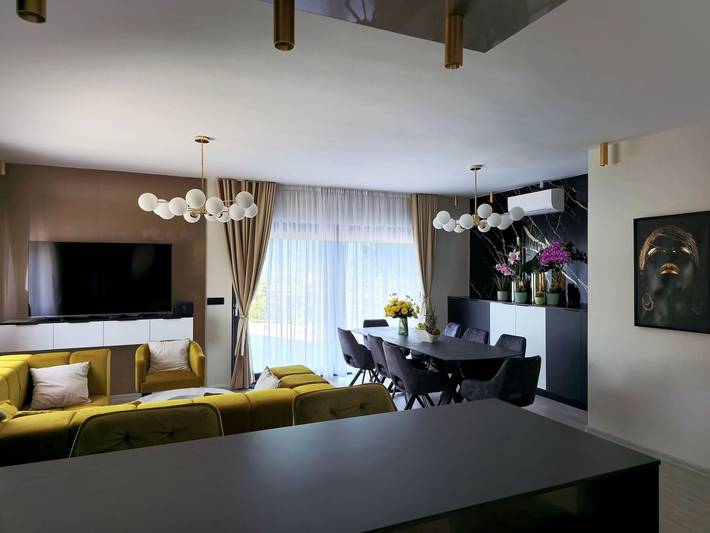 Villa for 8 people, with balcony in Srebreno