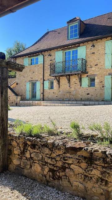 Location de vacances pour 8 personnes, avec jardin et piscine ainsi que jacuzzi et sauna à Saint-Chamassy