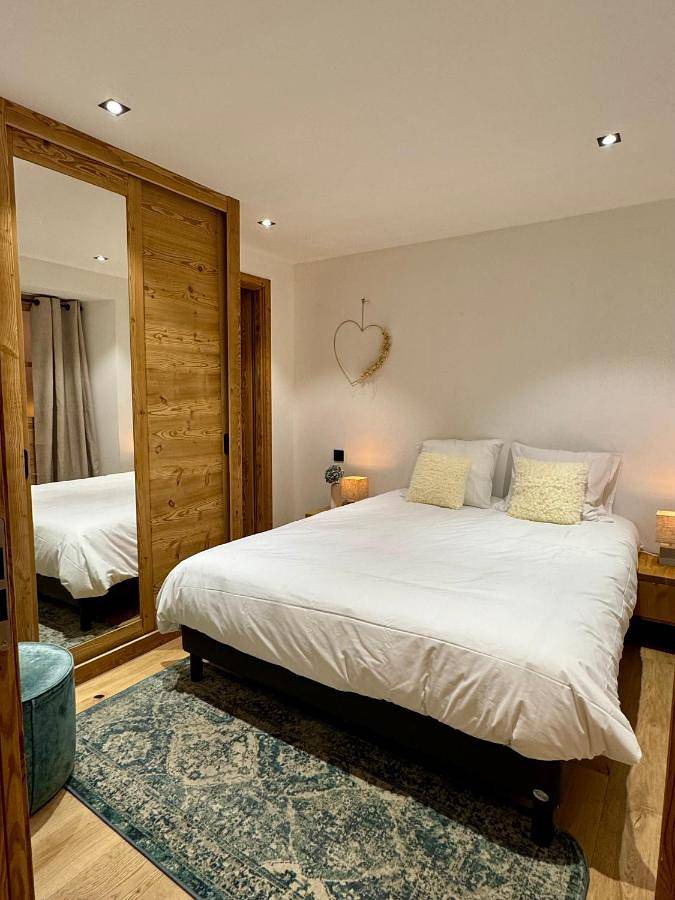 Gîte pour 8 personnes, avec terrasse et vue, animaux acceptés dans Office De Tourisme Des Houches - 3