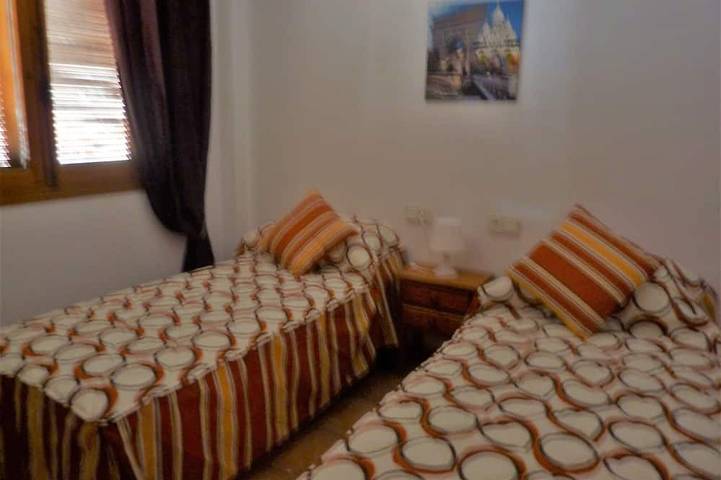 Ganze Wohnung, Modernes Apartment in Südlage mit Blick auf die Plaza in der Nähe aller Annehmlichkeiten in Brisas y Golf, Orihuela