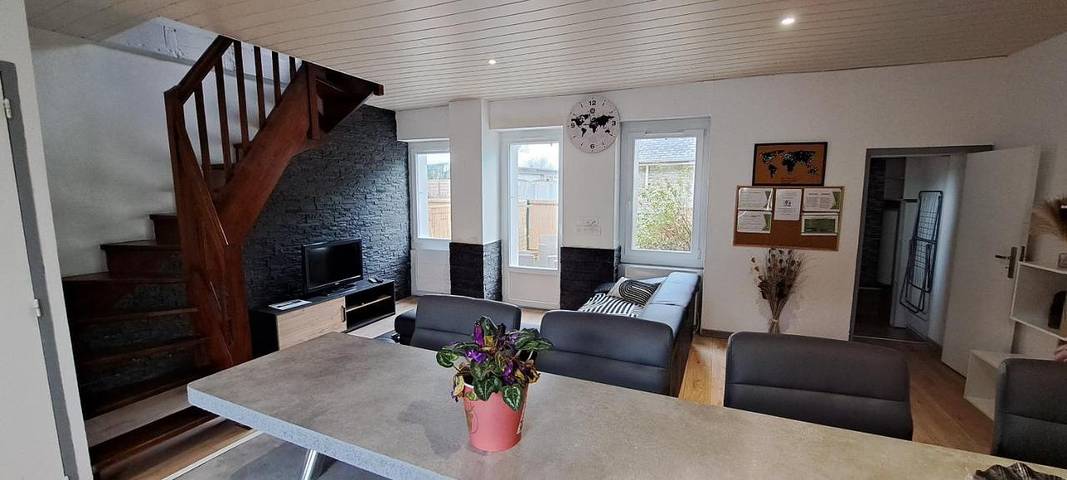 Location de vacances pour 5 personnes, avec vue ainsi que terrasse et jardin dans Ardevon - 4