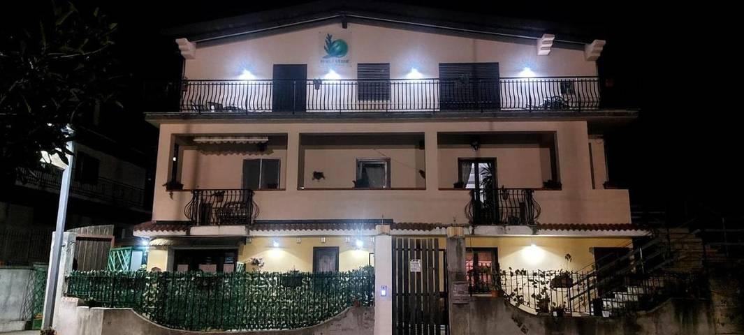 Location de vacances pour 2 personnes, avec terrasse ainsi que vue et jardin à Serra San Bruno - 2