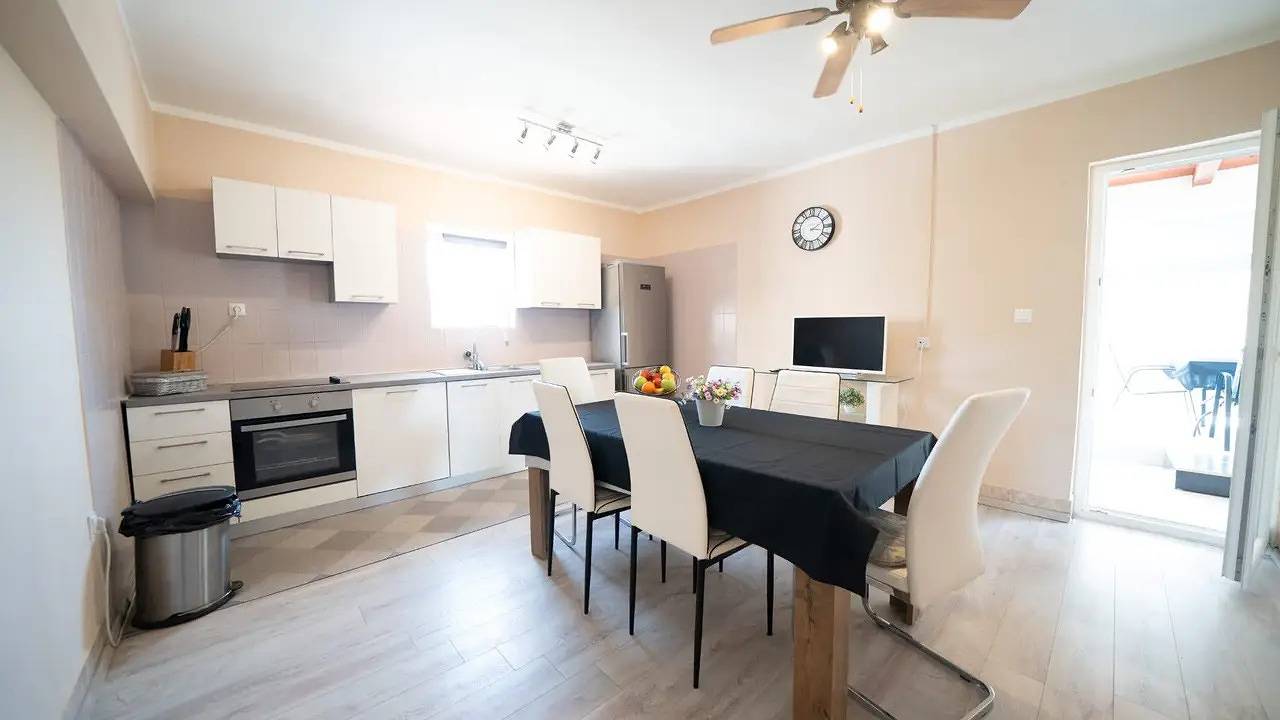 Ganze Ferienwohnung, Ferienwohnung für 8 Personen (103 m²) in Sukošan in Sukosan, Zadar