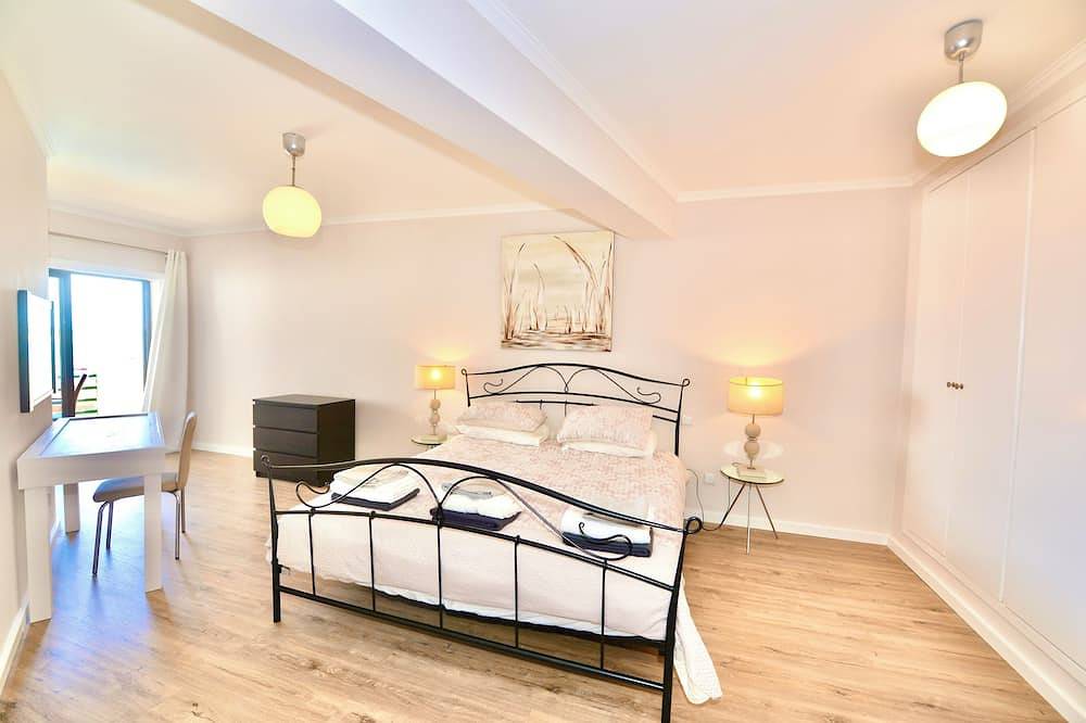 Apartamento inteiro, Palm Tree - Apartamento com vista mar a 65 metros da praia com piscina e garagem in Praia de São Martinho do Porto, São Martinho do Porto