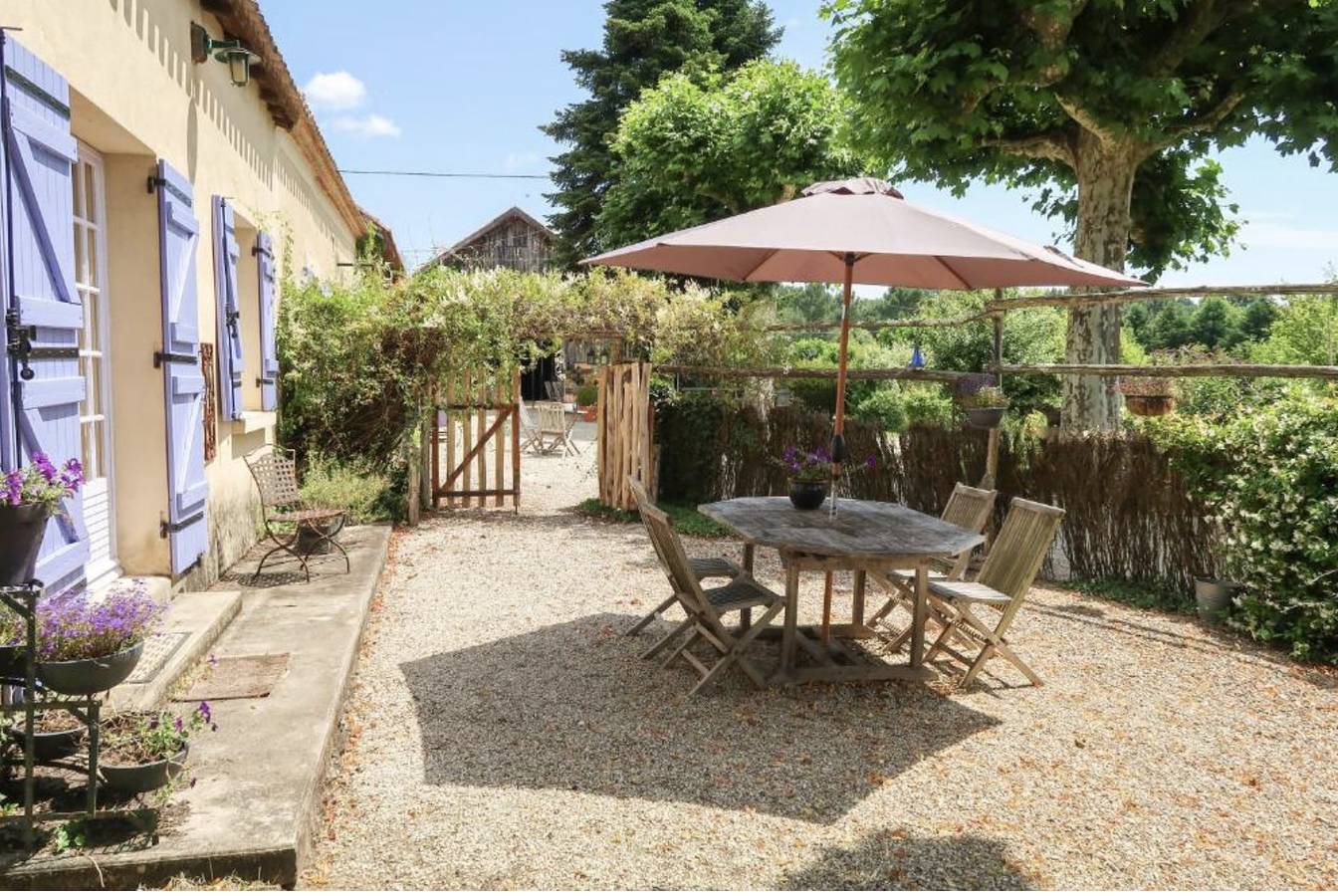 Gîte La Forge - Maison de vacances avec piscine partagée et vue sur le jardin à Bazeilles in Le Buisson-de-Cadouin, Périgord Pourpre