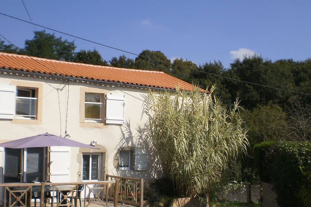 Maison ancienne rénovée avec terrasses, jusqu'à 6 personnes, La Gaubretière in La Gaubretière, Vallée de la Loire