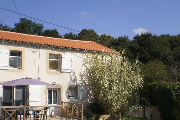Gîte pour 6 personnes, avec Terrasse et Jardin