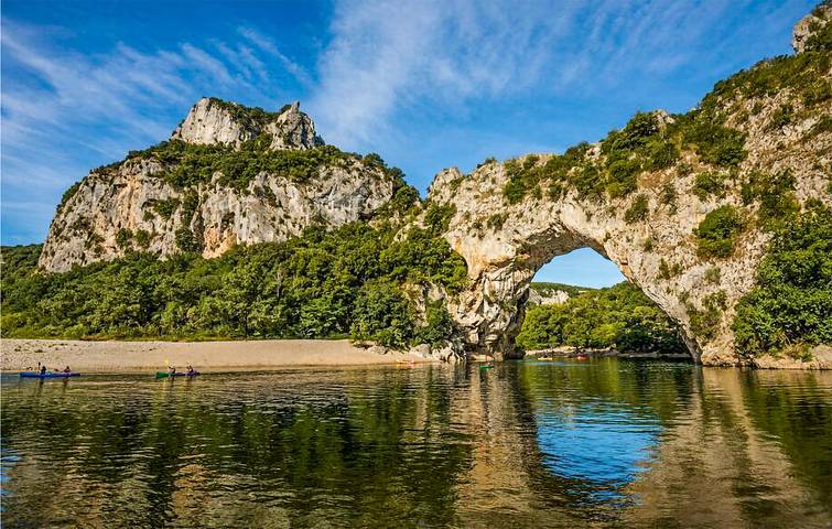 Gîte pour 12 personnes, avec piscine et terrasse à Vallon-Pont-d'Arc - 4