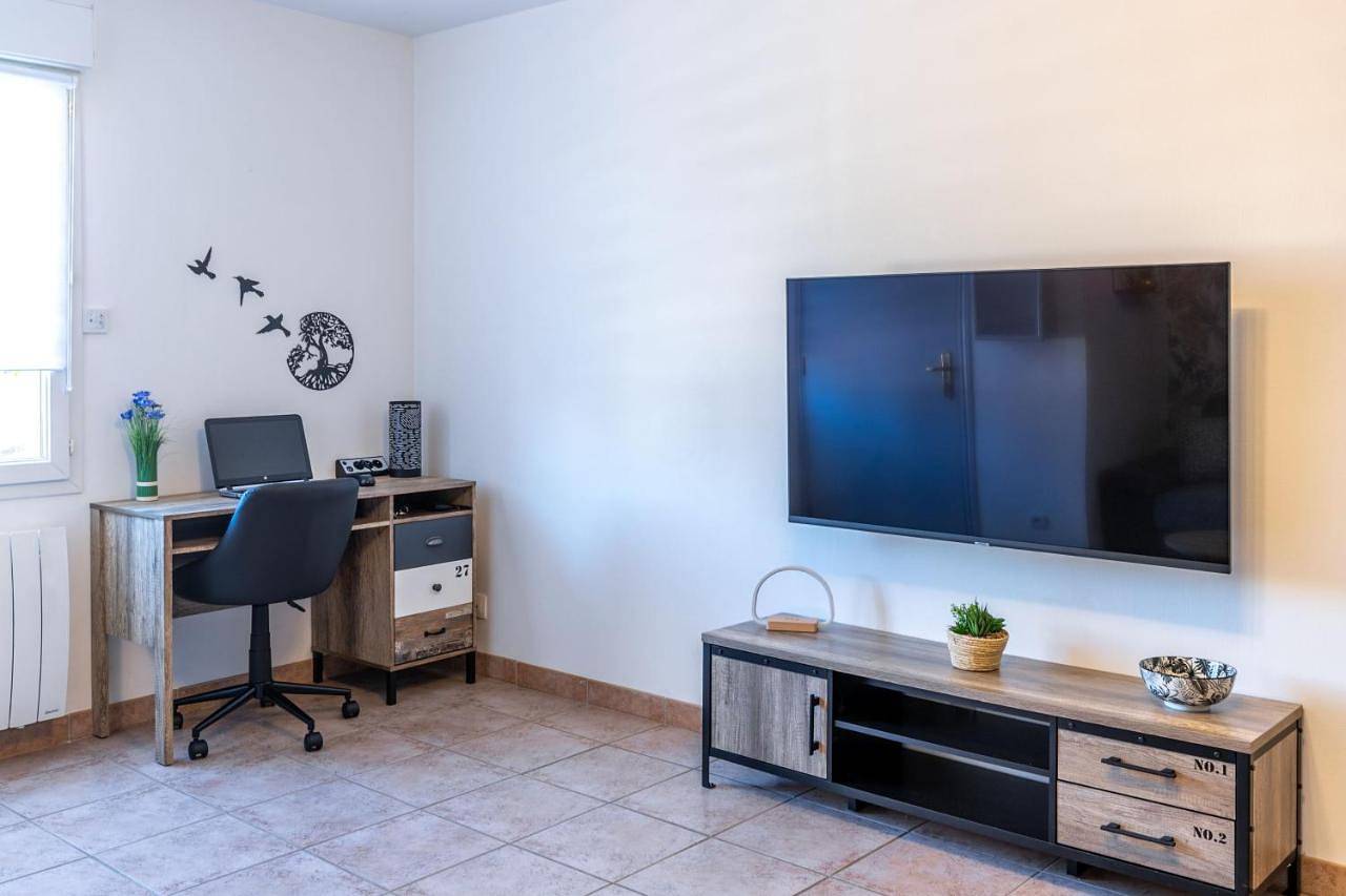 Appartement entier, One-Bedroom Apartment in Saint-Gervais-la-Forêt, Région de Blois