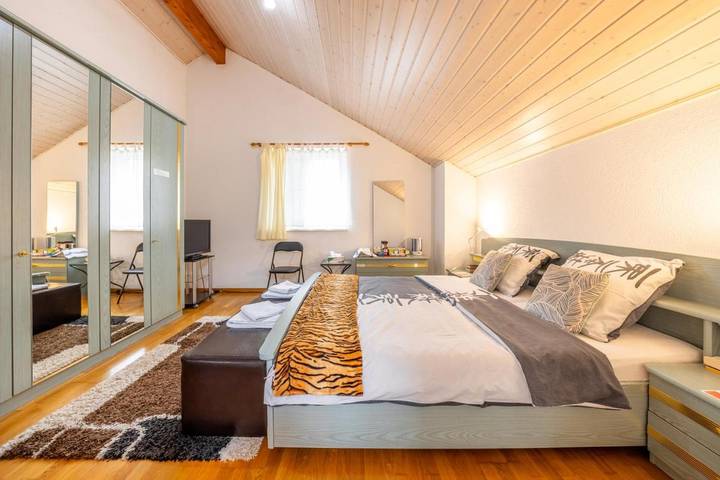 Gîte pour 2 personnes, avec jardin ainsi que terrasse et jacuzzi à Port-Valais - 3