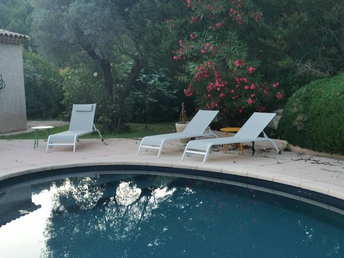 Location de vacances pour 6 personnes, avec jardin ainsi que vue et piscine à Auriol - 4