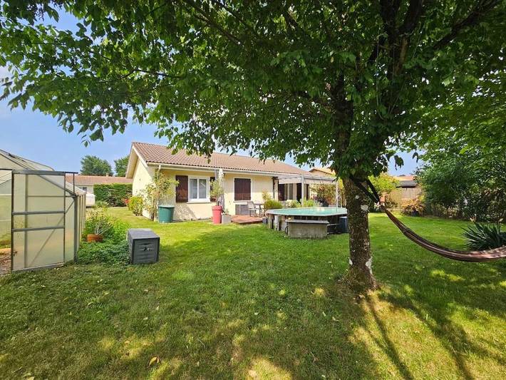 Location de vacances pour 7 personnes, avec terrasse et piscine à Le Barp